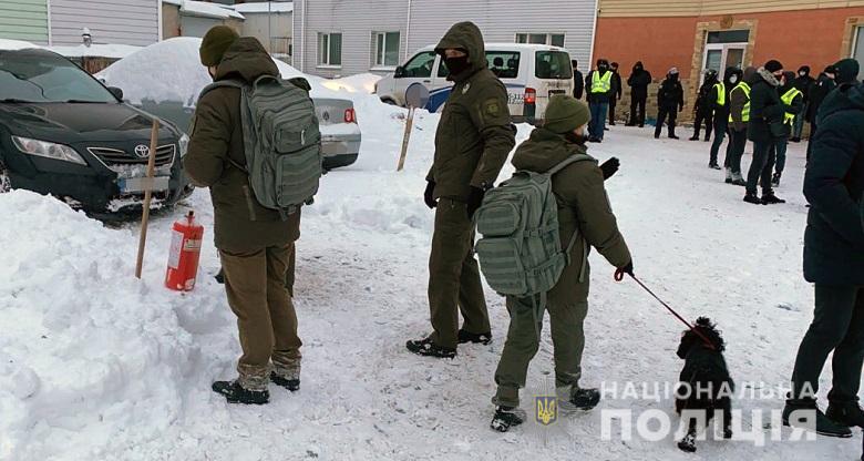 Полиция приехала задерживать титушек