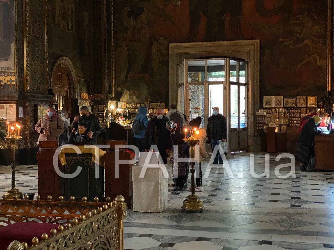 Владимирский собор в это воскресенье. Фото: Страна