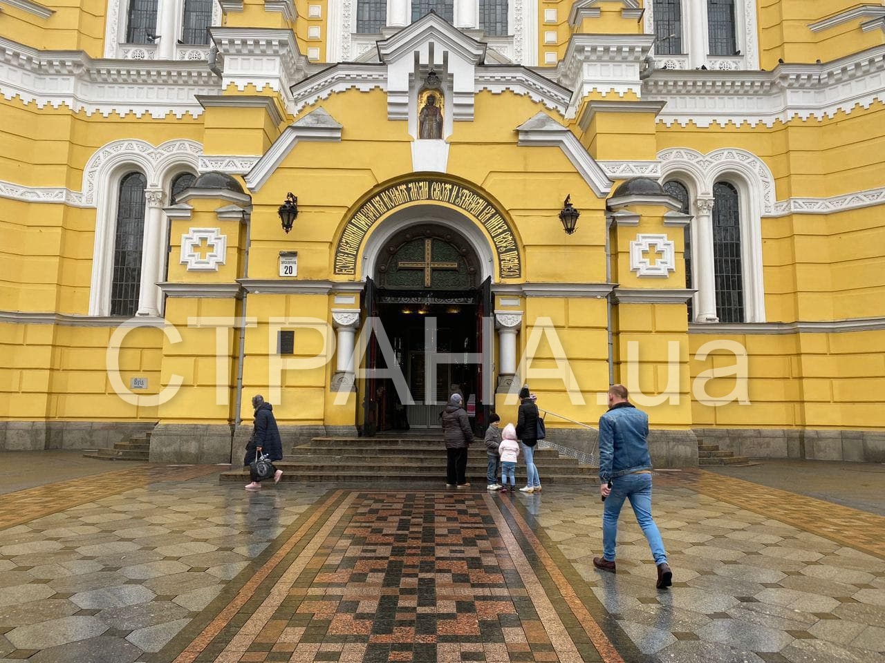 Владимирский собор в это воскресенье. Фото: Страна