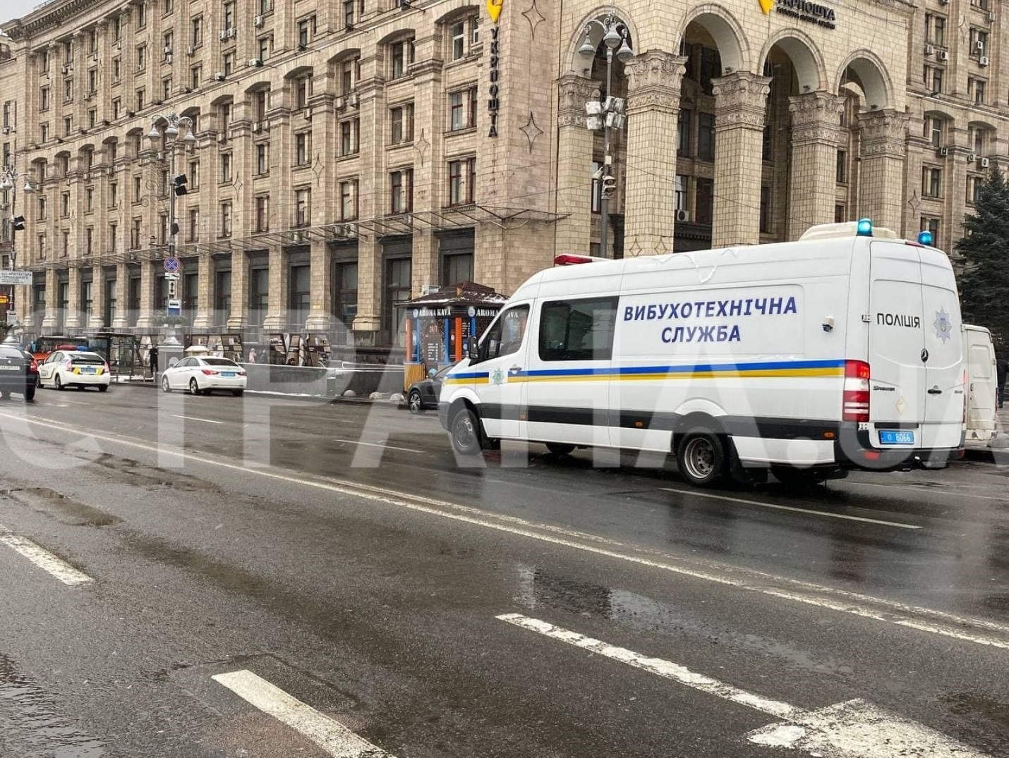 "Киевляне, простите, но мы должны". Началось протестное шествие предпринимателей в центре столицы. Фото: Страна