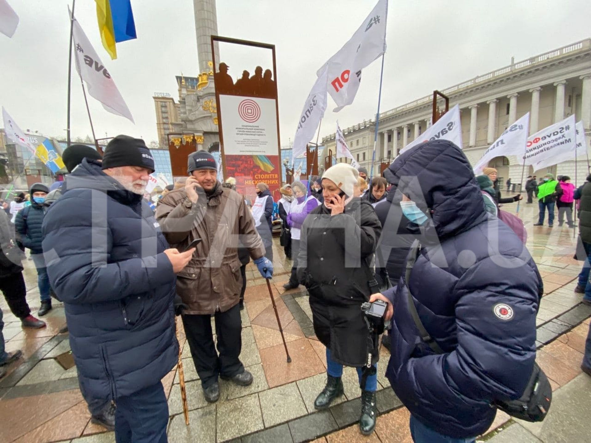 Протестующие ФОПы провели вторую ночь на Майдане Независимости. Фото: Страна