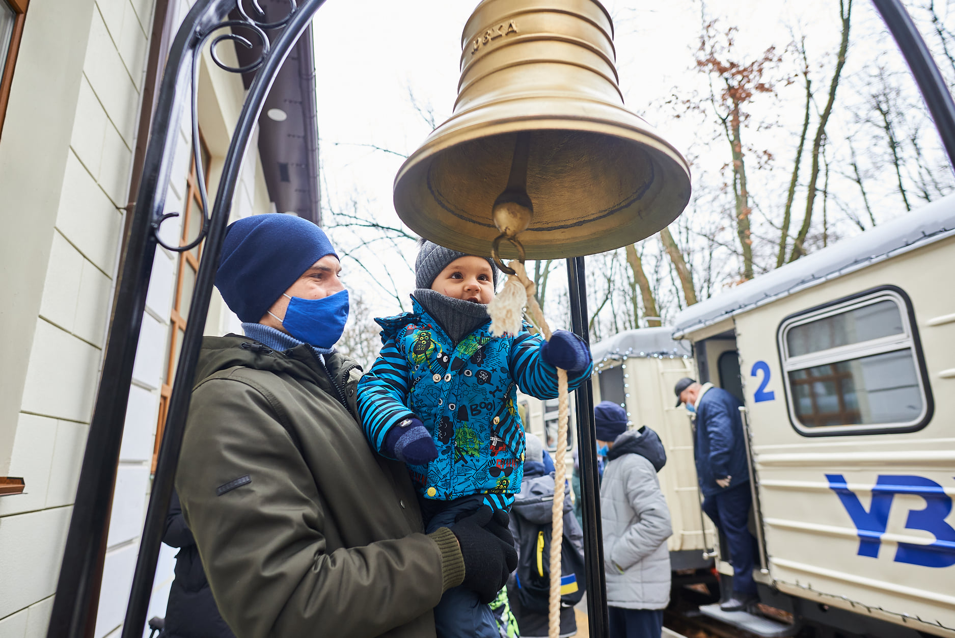 Праздничный поезд в Киеве. Скриншот https://www.facebook.com/Ukrzaliznytsia/posts/3872511762782583