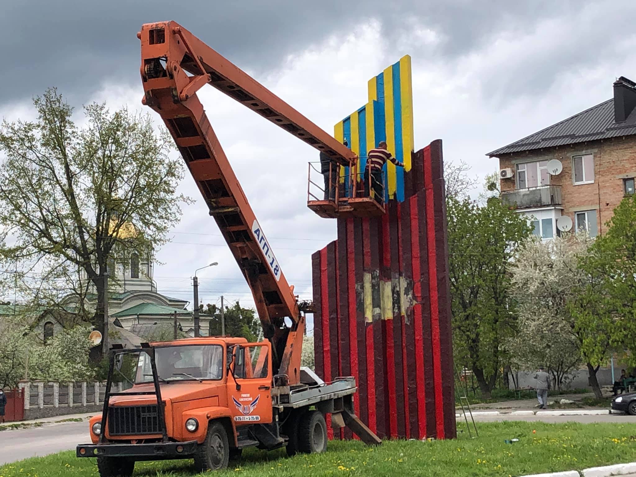 Советская символика  в Киеве скриншот из фейсбука Романа Малко